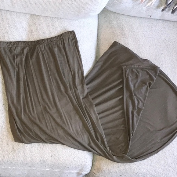 Army green Aritzia BABATON maxi skirt - Picture 1 of 4